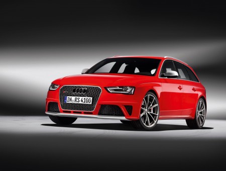 Red Audi RS 4