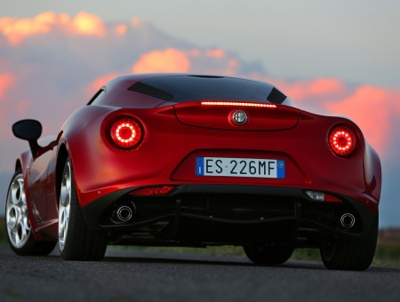 Red Alfa Romeo 4c