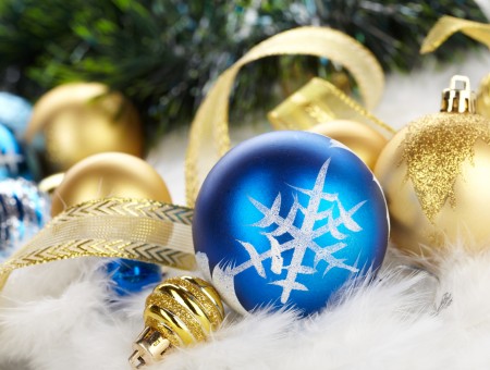 Blue And White Snowflake Christmas Ball