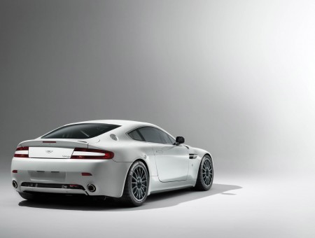 White Aston Martin Vantage