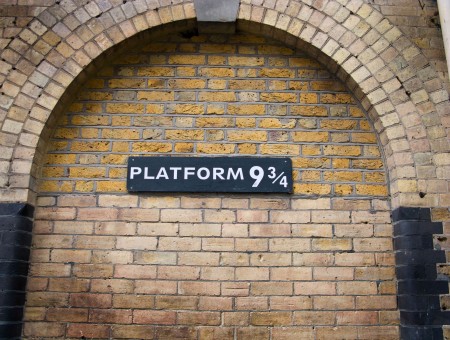 Platform 9 3/4 Wall