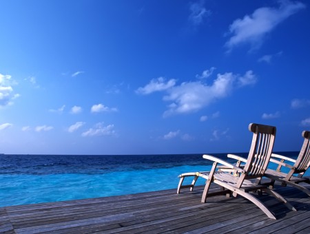 White Wooden Framed Beach Lounge Chair