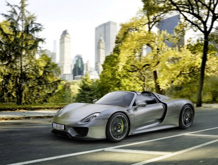 Grey Porsche 918 Spyder