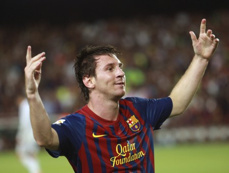 Lionel Messi With Arms Wide Open