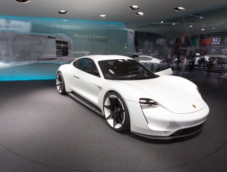 White Porsche GT