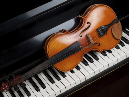 Brown Violin On Black White Grand Piano - Wallpapers Every Day