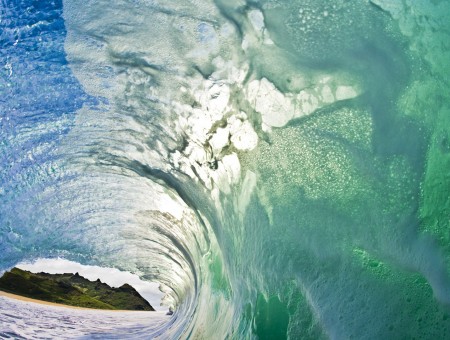 Sea transparent wave