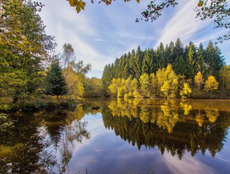 Autumn beatiful lake