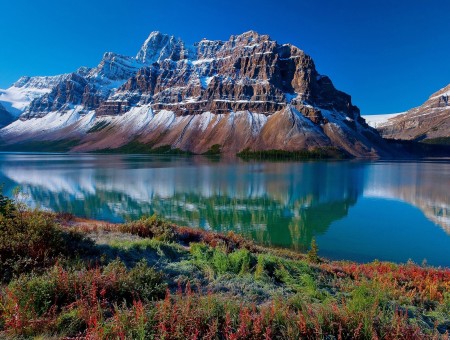 Hude mountains and reflection lake