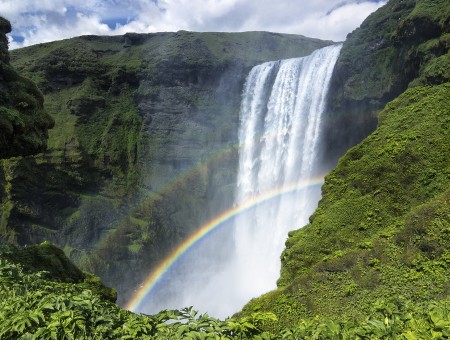 Excelent raindow and waterfall