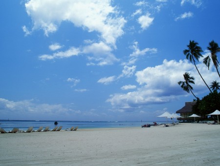 Thaiti beach and blue sky