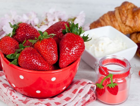 strawberry on breakfast