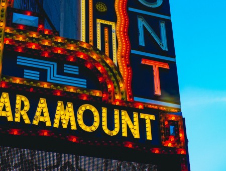 Neon sign Paramount