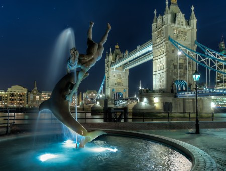Tower Bridge statue in night