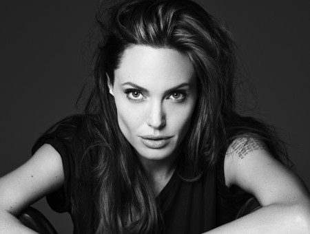 Angelina Jolie look