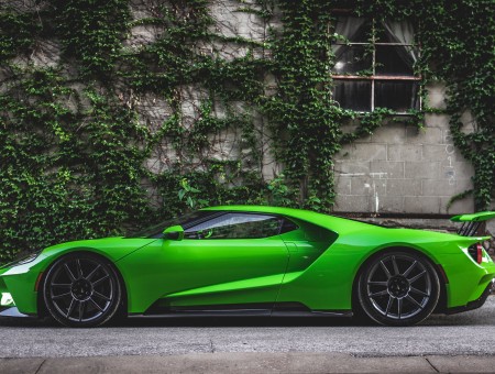 Green Ford GT 