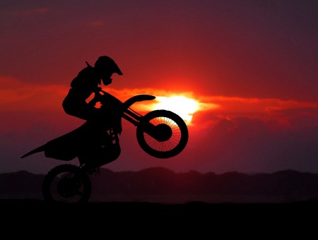 Motorcyclist sulhouette on susnet background